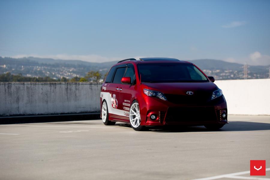  Toyota Sienna by Vossen on Vossen Wheels (VFS6) 2017 года  (фото 31 из 31)